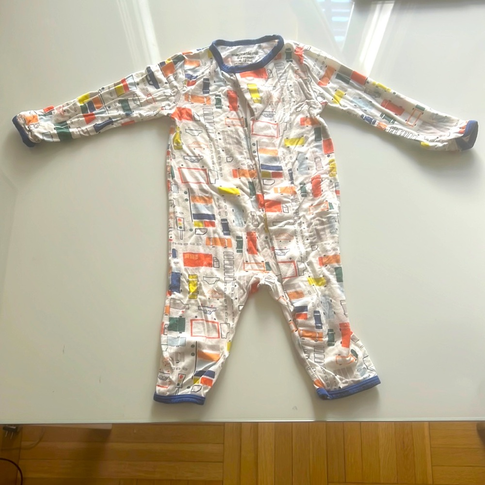 This is a cute 0-3 months bodysuit by Magnetic Me.